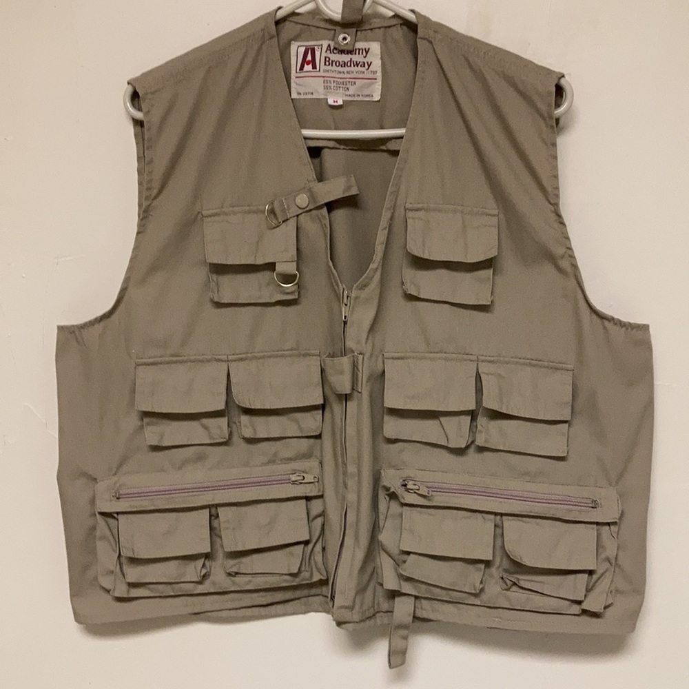 12-pocket utility vest